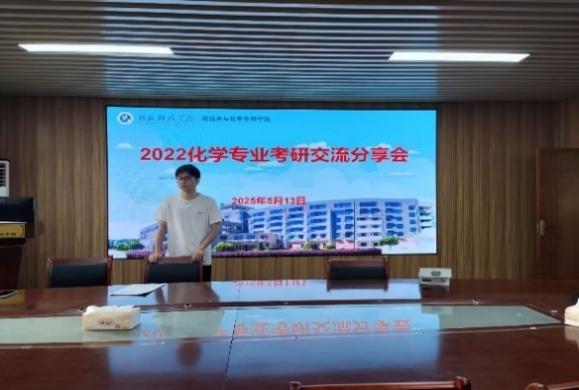 电视前有许多人AI 生成的内容可能不正确。